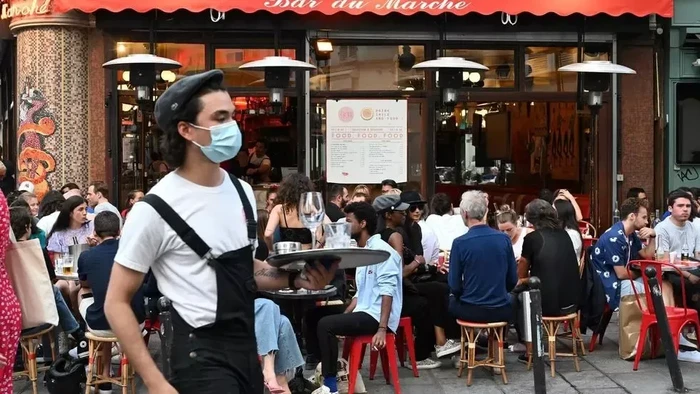 Kafe dan restoran di Paris, Prancis kembali buka (AFP Photo)