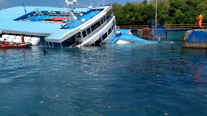 Kapal Feri Kandas di Bali Belum Bisa Dievakuasi