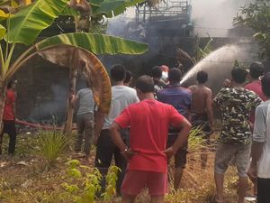 Tiga Rumah Nelayan di Palabuhanratu Dilalap Si Jago Merah
