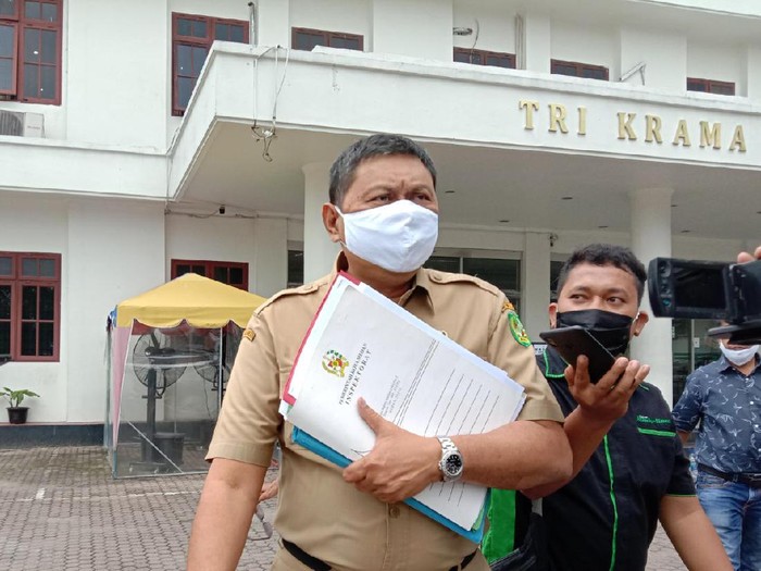 Kepala BPKAD Medan usai dimintai keterangan oleh Kejaksaan (Ahmad Arfah-detikcom)