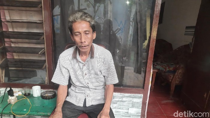 Ketua RT 03 Kelurahan Pisangan Lama, Basir Rahman (Yogi Ernes/detikcom)
