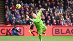 Kiper-kiper Liga Inggris yang Sering Jatuh Bangun di Musim Ini
