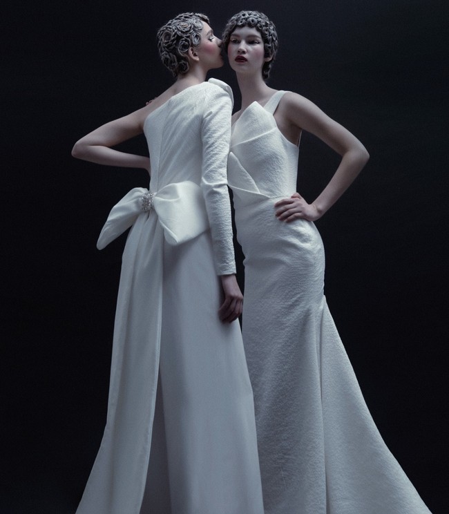 Rancangan adibusana teranyar dari desainer Andreas Odang untuk Spring/Summer 2021. Terinspirasi oleh karya fotografer legendaris Irving Penn, Odang menamai koleksinya yang classy dan elegan ini Survivor. Foto: dok. Andreas Odang.