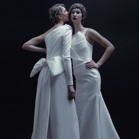 Rancangan adibusana teranyar dari desainer Andreas Odang untuk Spring/Summer 2021. Terinspirasi oleh karya fotografer legendaris Irving Penn, Odang menamai koleksinya yang classy dan elegan ini Survivor. Foto: dok. Andreas Odang.