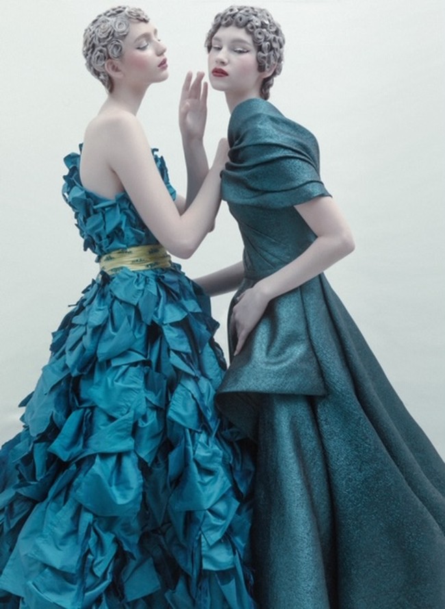 Rancangan adibusana teranyar dari desainer Andreas Odang untuk Spring/Summer 2021. Terinspirasi oleh karya fotografer legendaris Irving Penn, Odang menamai koleksinya yang classy dan elegan ini Survivor. Foto: dok. Andreas Odang.