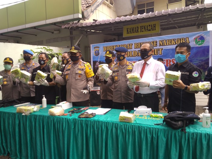 Konferensi pers penangkapan pengedar 15 Kg sabu di Sumut (Datuk Haris Molana-detikcom)