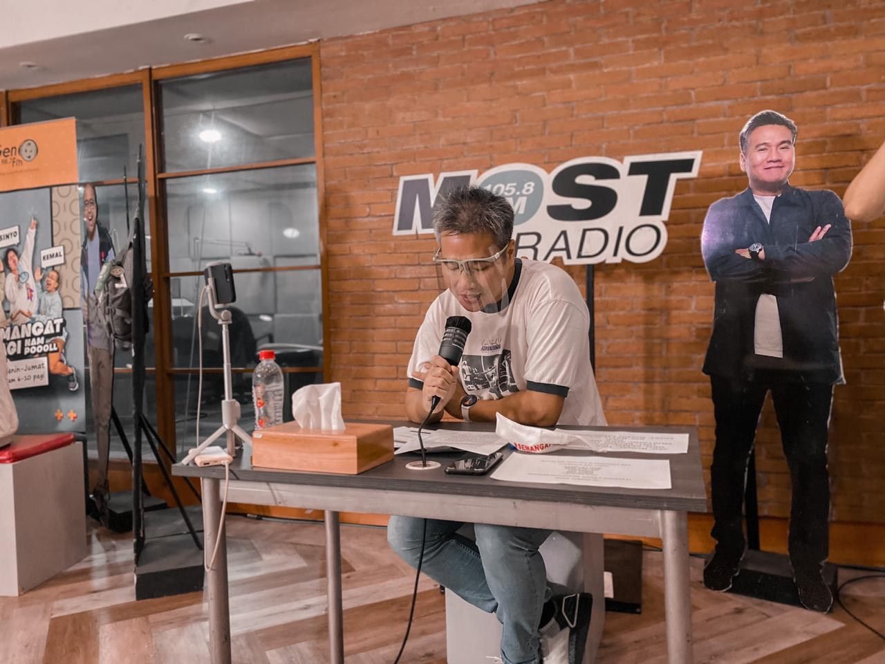 Kembali Siaran dari Kantor Enam Radio MARI Punya Program Baru Kembali Siaran dari Kantor Enam Radio MARI Punya Program Baru