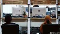 Pelayanan Terpadu Satu Pintu adalah kegiatan penyelenggaraan suatu perizinan dan nonperizinan yang mendapat pendelegasian wewenang dari instansi yang memiliki kewenangan yang proses pengelolaannya dimulai dari tahap permohonan sampai dengan tahap terbitnya dokumen yang dilakukan dalam satu tempat.