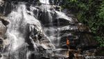 Melihat Air Terjun Kona yang Menggoda di Polman