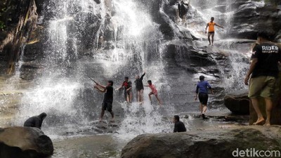 Melihat Air Terjun Kona yang Menggoda di Polman