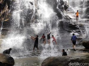 Melihat Air Terjun Kona yang Menggoda di Polman