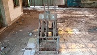 Stasiun Kudus ini dulu memiliki peran penting di wilayah Kudus, terutama di sektor ekonomi karena banyak pabrik gula yang berada di wilayah Kudus dan Pati. Sehingga banyak investor asing kemudian membuat jalur kereta api dari Semarang ke Juana.
