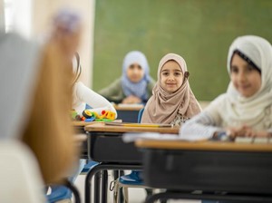 20 Hadits Tentang Menuntut Ilmu, Pahalanya Seperti Orang yang Haji Sempurna