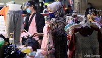 Kini salah satu pusat perbelanjaan grosir terbesar di Jakarta itu mulai ramai kembali.