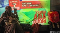 Penerapan protokol kesehatan dilakukan dengan baik oleh pedagang dan pembeli.