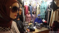 Aktivitas jual beli di pasar tersebut kembali bergeliat. 