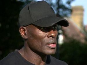 Viral Pria Kulit Hitam Selamatkan Pria Kulit Putih Saat Demo Rusuh di London