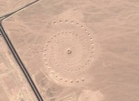 Google Earth bisa membantu kamu menjelajahi daerah yang ada di Bumi ini. Berikut tangkapan gambar aneh via Google Earth yang pernah bikin geger netizen.