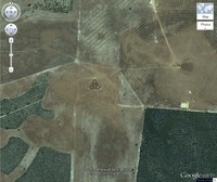 Google Earth bisa membantu kamu menjelajahi daerah yang ada di Bumi ini. Berikut tangkapan gambar aneh via Google Earth yang pernah bikin geger netizen.