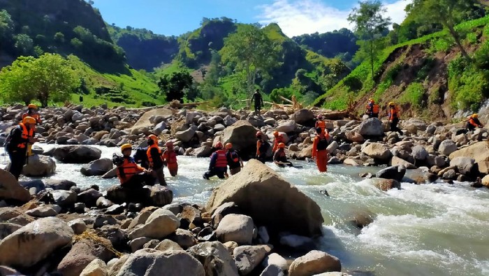 Pencarian korban banjir bandang dan longsong di jeneponto, Sulsel.