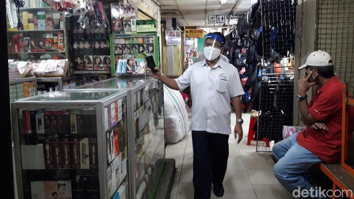 Pengurus Pasar Jatinegara cek penerapan ganjil genap