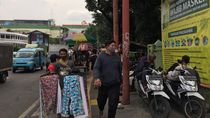 Pasar Tanah Abang Dibuka di Masa Transisi, PKL-Motor Padati Trotoar