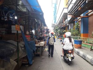 Keliling Pasar Jatinegara, Ada Apa Saja Sih?
