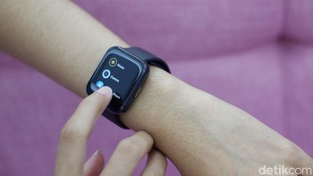 Dengan Smart Connect, realme Watch dapat menerima hampir semua notifikasi aplikasi dan bahkan mengontrol smartphone Anda dari jarak jauh. Foto: Adi Fida Rahman/detikINET