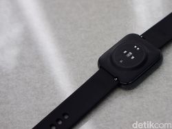 Unboxing Realme Watch, Sang Penantang Apple Watch Harga Terjangkau
