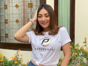 Dari Tips Malam Jumat, Sassha Carissa Kini Jualan Pastel