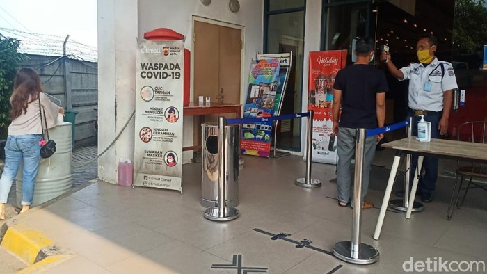 Sejumlah mal dan pusat perbelanjaan di Cianjur kembali beroperasi