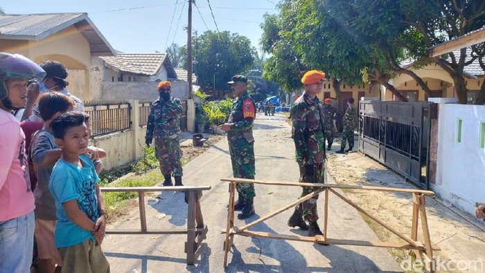 Suasana di lokasi pesawat tempur jenis Hawk 200 di Kampar, Riau.