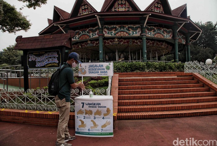 Sejumlah persiapan terkait penerapan protokol kesehatan dilakukan di tempat wisata Ancol jelang kembali dibuka di masa new normal. Seperti apa persiapannya?