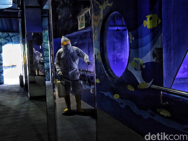 Seperti diketahui, tempat wisata Ancol tengah bersiap untuk kembali dibuka usai ditutup beberapa waktu lalu imbas penerapan PSBB di Jakarta guna mencegah penyebaran virus Corona. Seperti diketahui, tempat wisata Ancol tengah bersiap untuk kembali dibuka usai ditutup beberapa waktu lalu imbas penerapan PSBB di Jakarta guna mencegah penyebaran virus Corona.