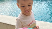 Pemain film Ada Apa Dengan Cinta ini juga sempat bikin pretzel. Karena sang anak sangat menyukai pretzel buatan gerai di mall, ia pun coba membuat sendiri di rumah. Foto: Instagram titi_kamall