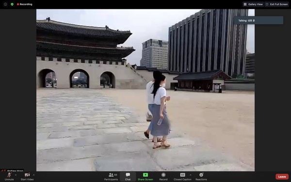 Singa menjelaskan bahwa Gwanghwamun Gate adalah tempat para penjaga istana Gyeongbok. Istana kebanggaan Korea Selatan ini dijaga oleh empat jenderal binatang, yakni kura-kura, naga, harimau, dan phoenix. Singa menjelaskan bahwa Gwanghwamun Gate adalah tempat para penjaga istana Gyeongbok. Istana kebanggaan Korea Selatan ini dijaga oleh empat jenderal binatang, yakni kura-kura, naga, harimau, dan phoenix.