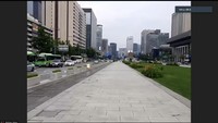 Lalu, kita diajak menyusuri Gwanghwamun Square. Inilah area yang sering dijadikan latar syuting drakor (drama korea) terkenal. Di lokasi ini terdapat Patung Raja Sejong yang menciptakan huruf Korea, sebelumnya mereka menggunakan huruf Mandarin.