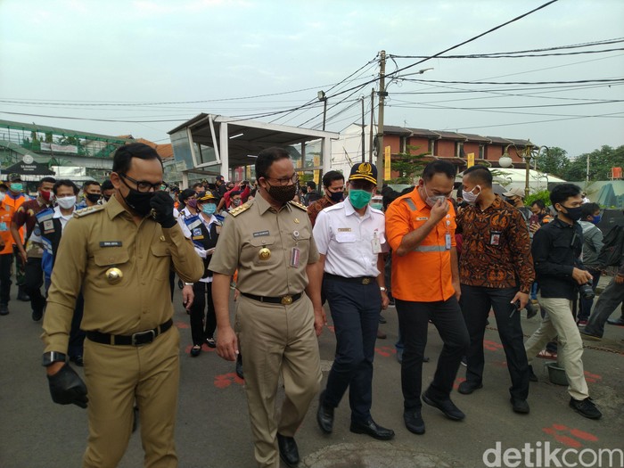 Wali Kota Bogor Bima Arya dan Gubernur Jakarta Anies Baswedan di Stasiun Bogor. (Sachril AB/detikcom)