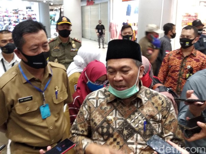 Walkot Oded ancam tutup mal yang abaikan protokol kesehatan
