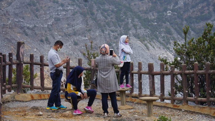 wisatawan di Gunung Tangkuban Perahu