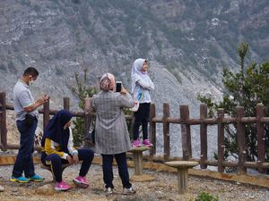 Beroperasi Lagi, Tangkuban Perahu Tak Terapkan Pembatasan Wisatawan