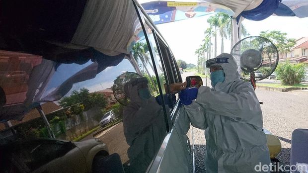 1.000 Orang Ikut Rapid Test Drive Thru di Cilegon