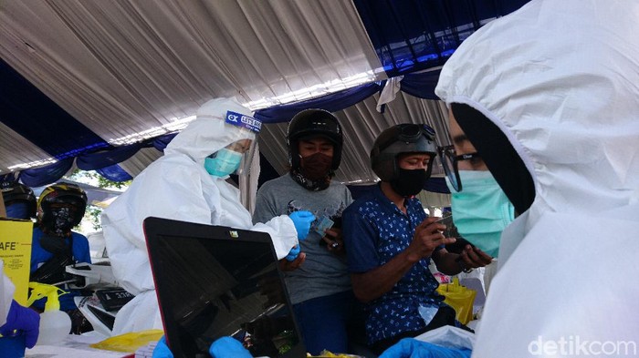 1.000 Orang Ikut Rapid Test Drive Thru di Cilegon