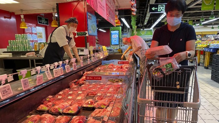 11 Pasar di Beijing Ditutup Imbas Kasus Baru Corona Otoritas China menutup sementara 11 pasar di Beijing dalam upaya melacak cluster penularan baru virus Corona (COVID-19).