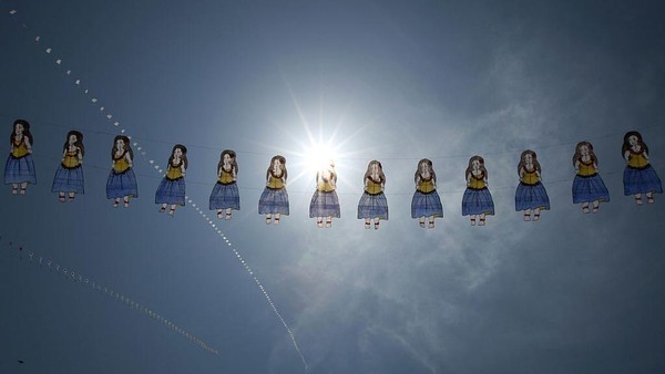 Jepang juga tidak mau ketinggalan, ada Yokkaichi Big Kite Festival yang diadakan setiap tahunnya.  Buddhika Weerasinghe/Getty Images  