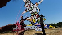 Pada tahun 2014 lalu, Sekitar 1.322 layang-layang tradisional diterbangkan selama Festival tahunan tiga hari di Bali. Robertus Pudyanto/Getty Images  