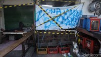 Setelah diketahui adanya pedagang yang terjangkit, pasar ini lantas dikosongkan. Akses menuju pasar ini juga ditutup.