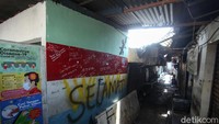 Pasar ditutup sejak hari Minggu hingga Selasa ini.