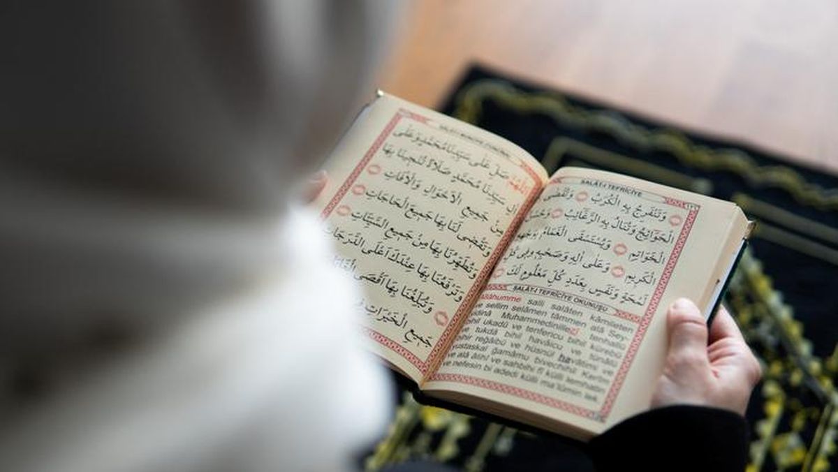 Surat Al Alaq Ayat 1 5 Lengkap Dengan Arab Latin Dan Terjemahannya