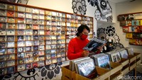 Voucher reservasi disediakan per hari sesuai dengan kuota untuk 50% kapasitas M Bloc Space yang terbagi dalam dua jangka waktu, yakni pukul 12.00-16.00 & 16.00-20.00.